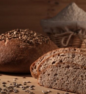 PAINE INTERMEDIARA CU SEMINTE DE FLOAREA-SOARELUI