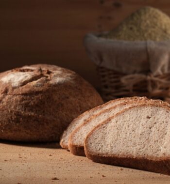 PAINE CU FAINA DE OREZ SI MIGDALE